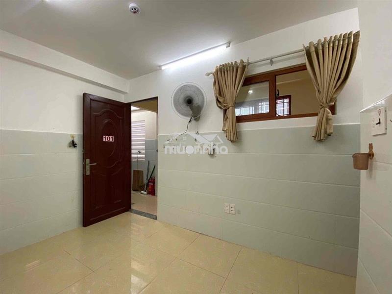 Cuối đường hoa sữa, đi bộ 100m ra phan xích long