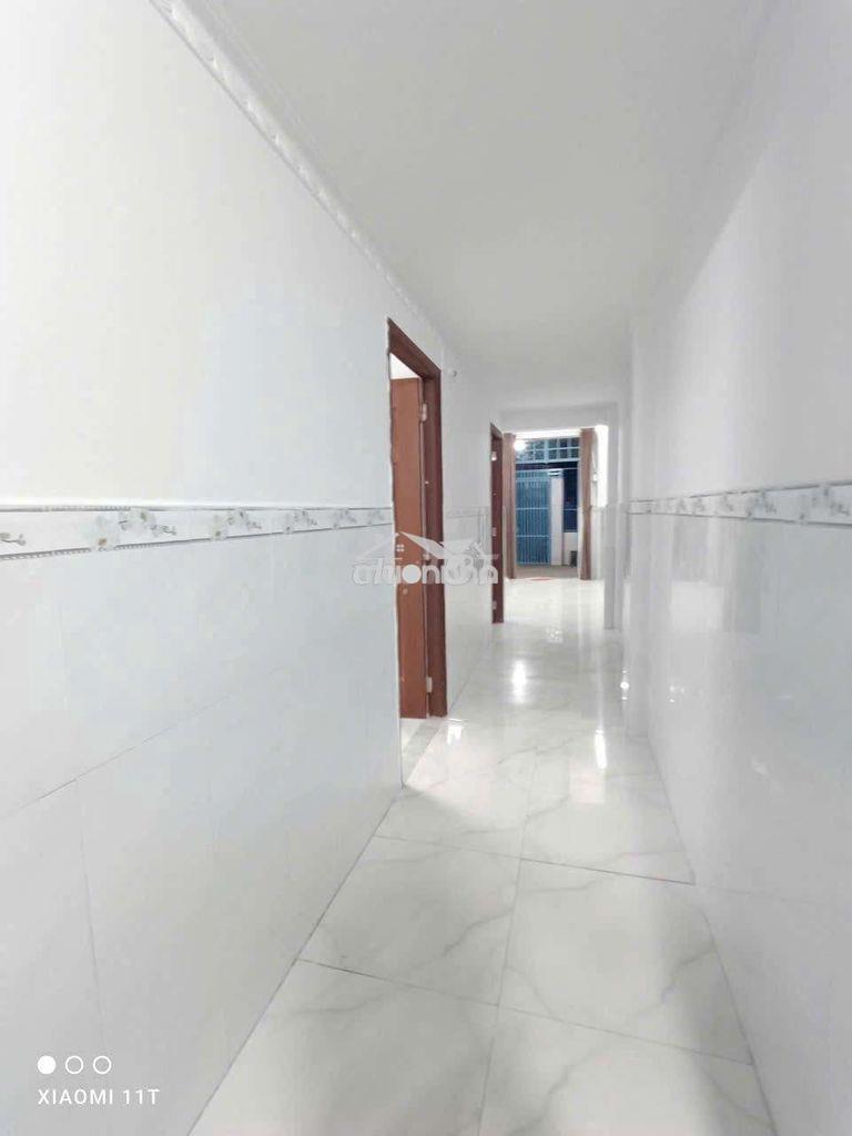 Nhà rộng cạnh xe hơi - 3