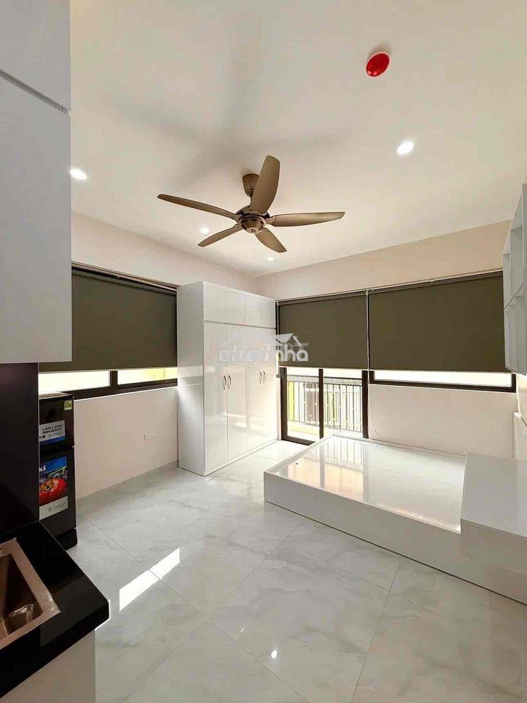 Studio 35m2 ban công cửa sổ trời ngay quận 3