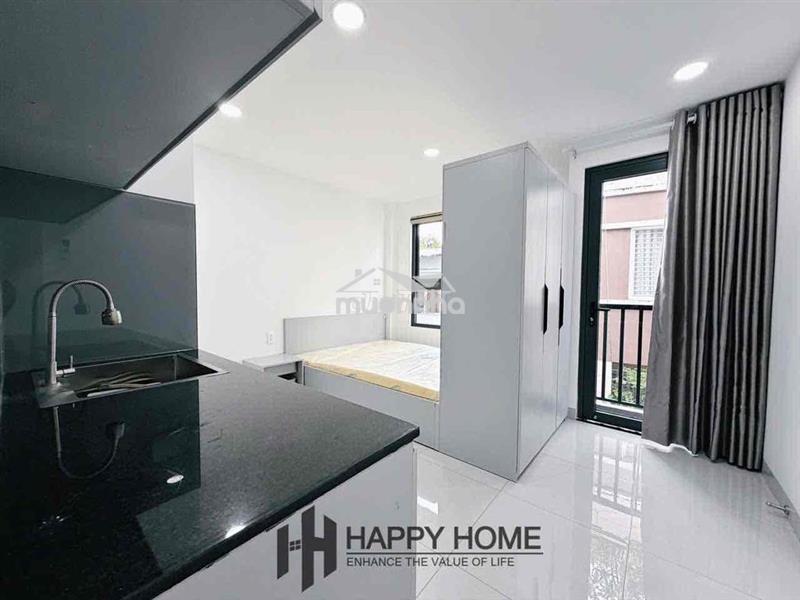 Nhà mới, bancony, nhà xe rộng, đường phan xích long - quá tiện ích