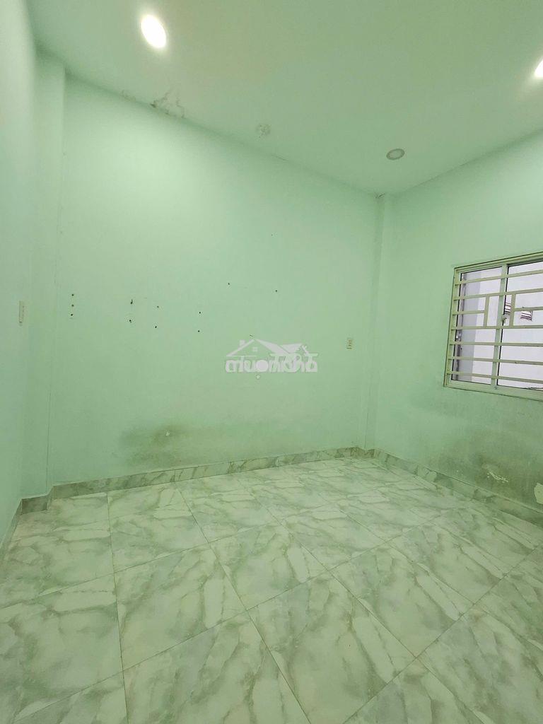 Cho thuê nhà nguyên căn cmt8 quận 3, dtsd 96m2, sát mặt tiền, hẻm 3m - 3