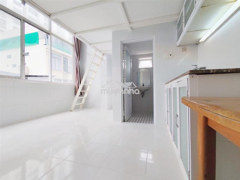Ban công, 𝐆á𝐂 𝐋ẫ𝐍, đầu dãy, cửa kính 𝐕𝐈𝐄𝐖 thành phố (🏘️trọ anh vinh)