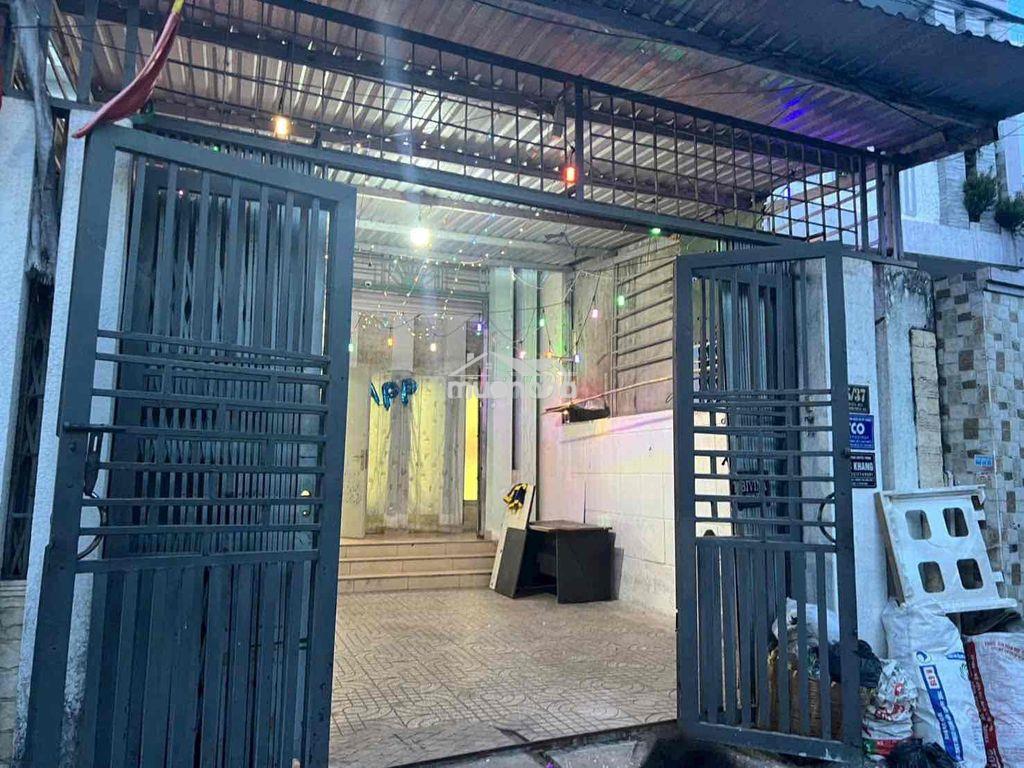 Cho thuê nhà gần cđ công thương 100m2 2pn 1wc sân rộng - 2