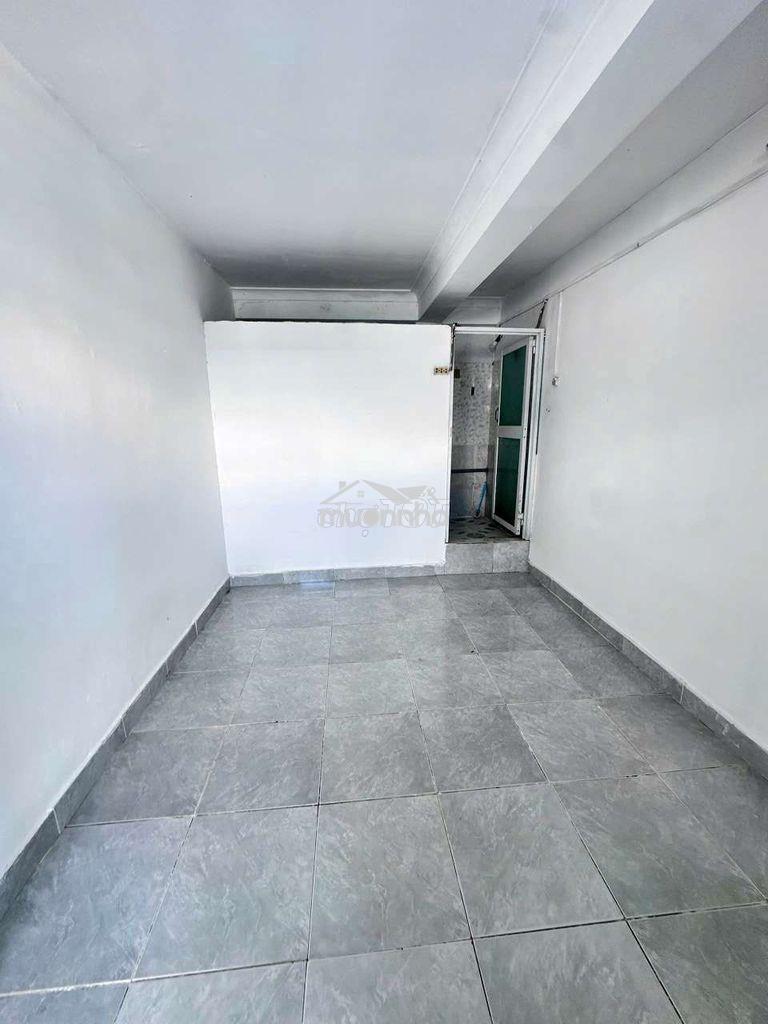Ko gác, wc riêng, giờ tự do, điđại học văn hiến 500 m, bv tân phú 1km
- 2