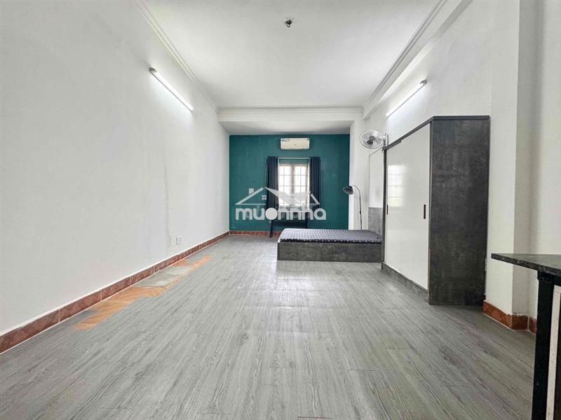 Q12 gần đh nguyễn tất thành, máy lạnh, cửa sổ trời rộng 30m2