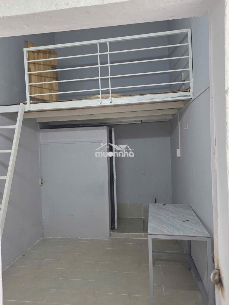 Cho thuê căn nhà nhỏ 1 căn trệt + lầu, 1 căn có gác lý chiêu hoàng - 4