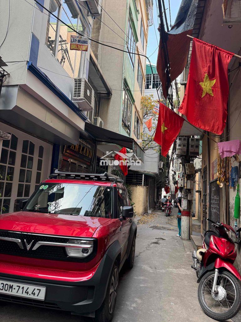 Bán nhà năm tầng