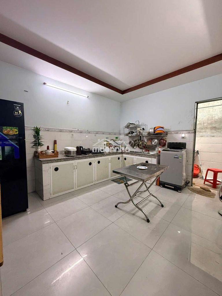 Nhà cho thuê
4 x 19
  1p kín + 1 p hở 
7 tri - 2