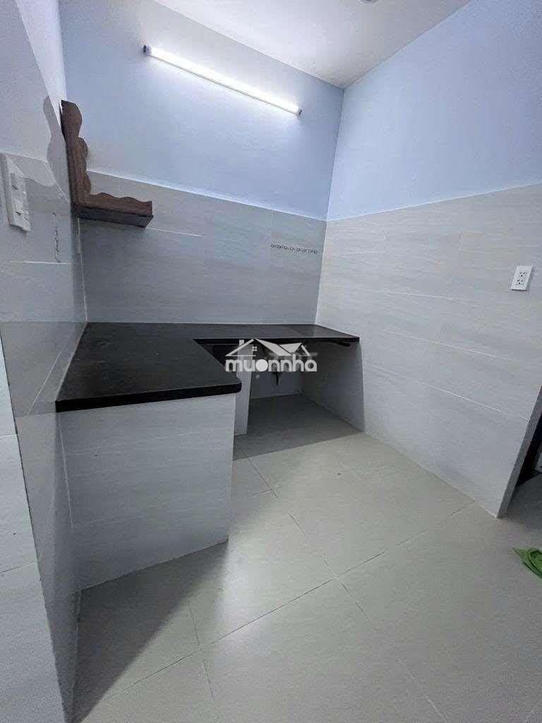 Cho thuê gấp 377/5k cmt8, q10 gần clb lan anh, nhà mới đẹp, giá 12tr - 3