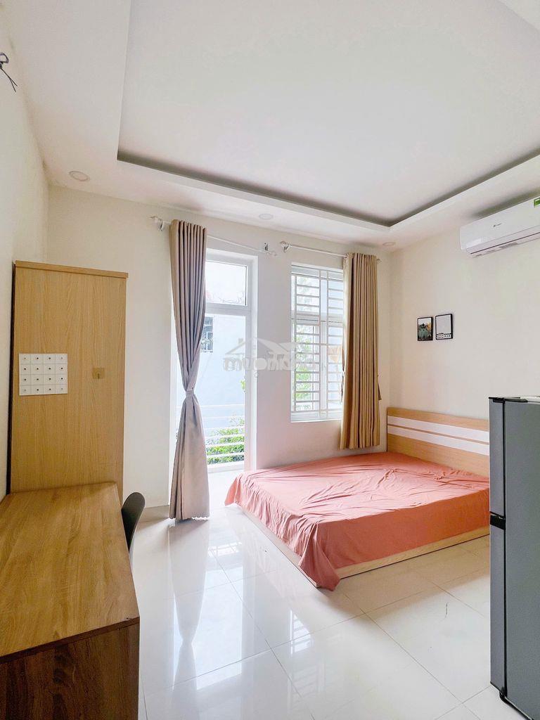 Phòng chdv - sân bay tsn - cửa sổ lớn - ban công riêng - 2