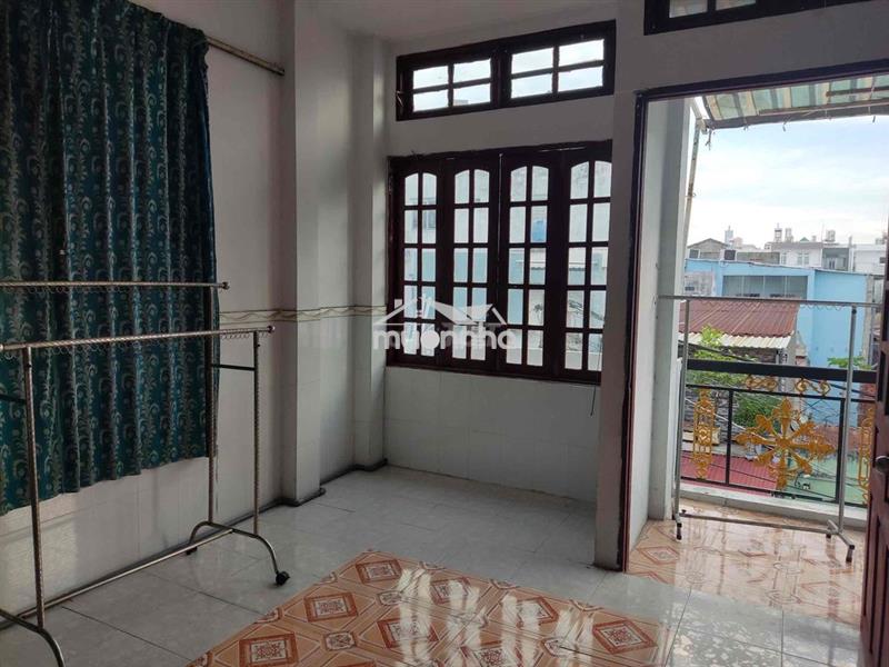Phòng ban công, trung chánh nguyễn ảnh thủ