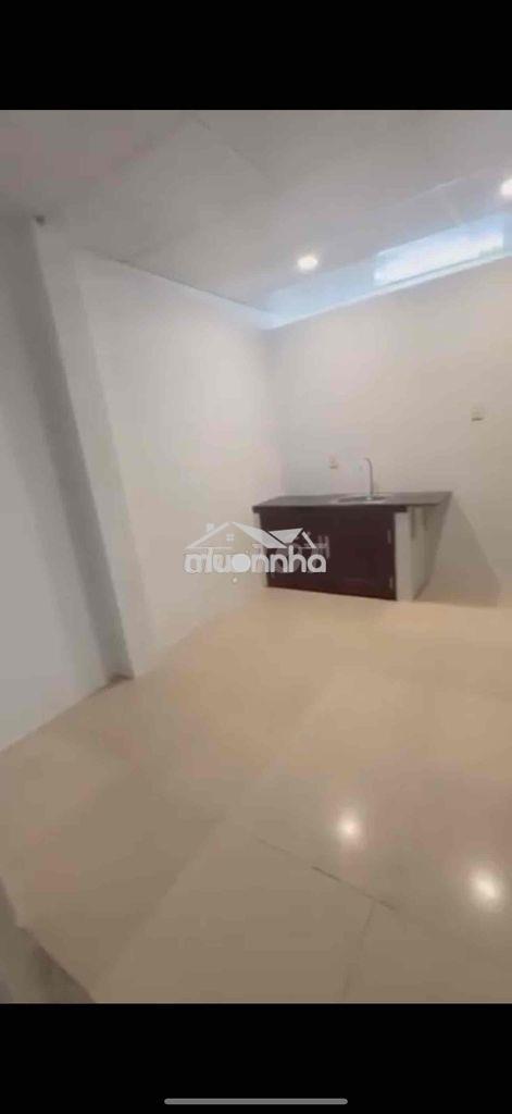 Cho thuê phòng 104 cao lỗ p4 q8  giờ giấc tự do  , có ban công, mặt ti
