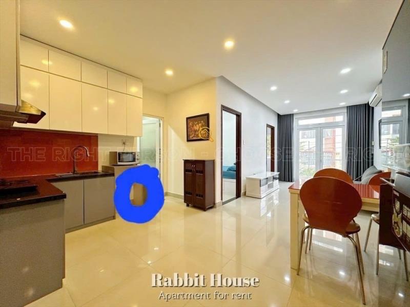 Cho thuê căn hộ 2 phòng ngủ luxury rộng 70m2 ngay landmark 81 - metrô văn thánh - ngã tư hàng xanh - đh hutech - hồng bàng - uef