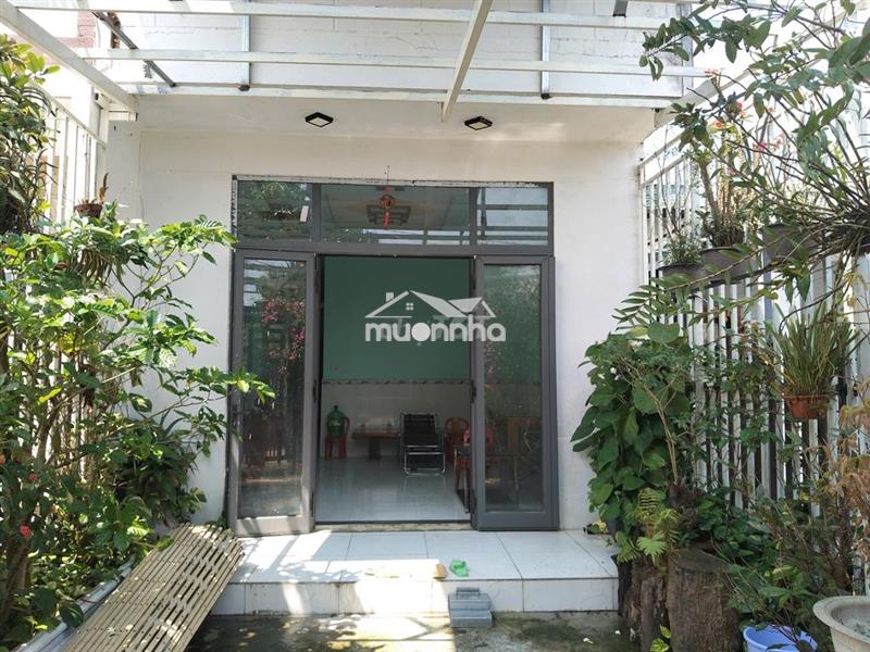 Nhà cấp 4 kiên cố ngay chợ mười giờ