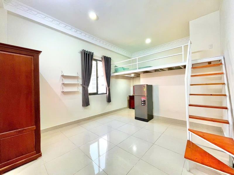Gác lửng 30m2 cửa sổ trời thoáng full nội thất bùi đình túy gần ngã tư hàng xanh gần đh gtvt, hutech