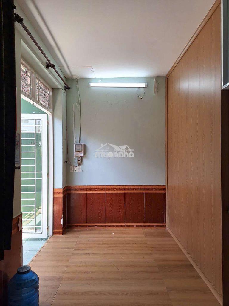🏠🏠 Cho thuê nhà hẻm bg đường lê hồng phong, p2, q5
- dt 5m×8m