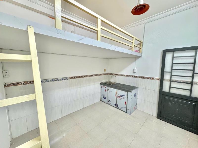 🎓 Căn hộ duplex gác cao thoáng mát – sát cổng trường huit tân phú