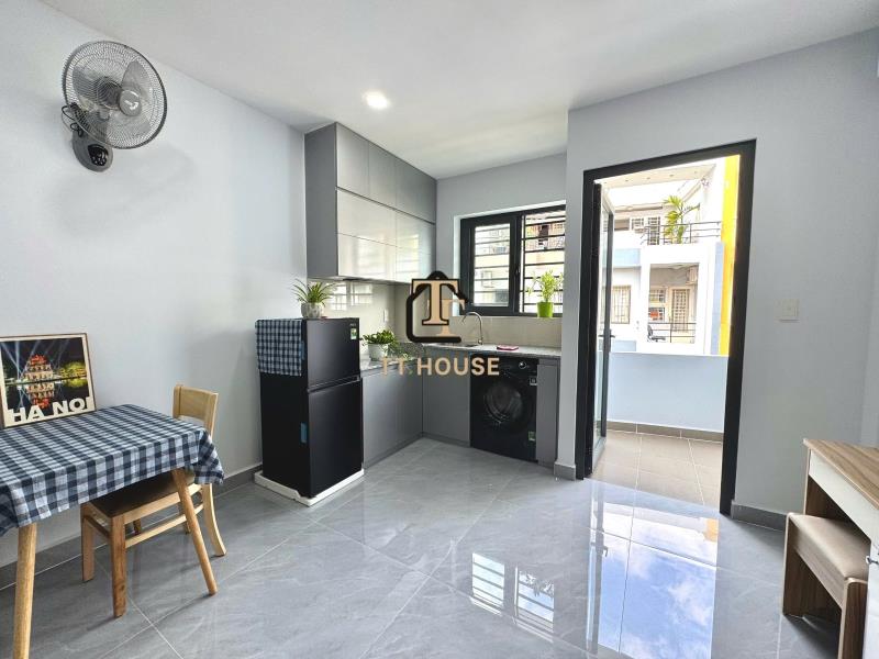 Studio ban công thoáng - nội thất setup sẵn như hình chỉ vào ở - máy giặt riêng - hầm xe thang máy - ngay học viện cán bộ - gần các trường dh, tttm, bệnh viện, siêu thị - 4