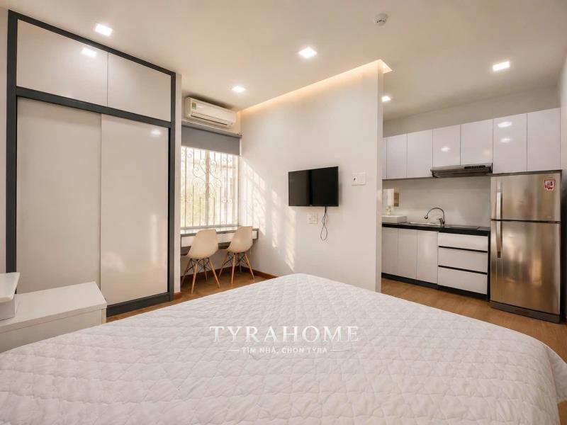 Studio tách bếp - cửa sổ lớn - full nội thất setup sẵn - ngay ngã tư hàng xanh - gần các trường dh uef, hutech, uth, hiu, uth