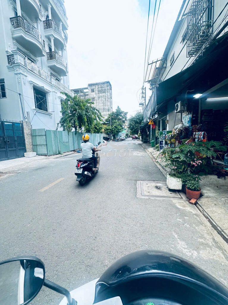 Nguyên căn mt nguyênx văn huyện, 1 trệt 2 lầu 4pn, 4x25m,giá 17tr/th
