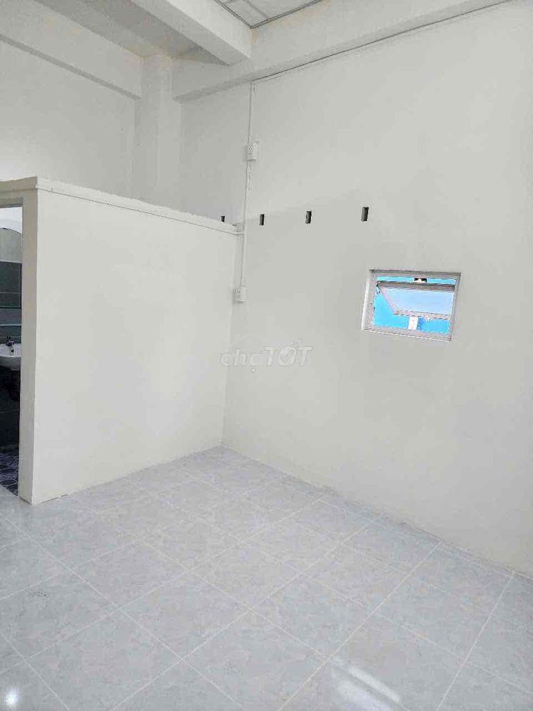 Phòng trọ có gác lửng cách đh văn lang 500m - 3