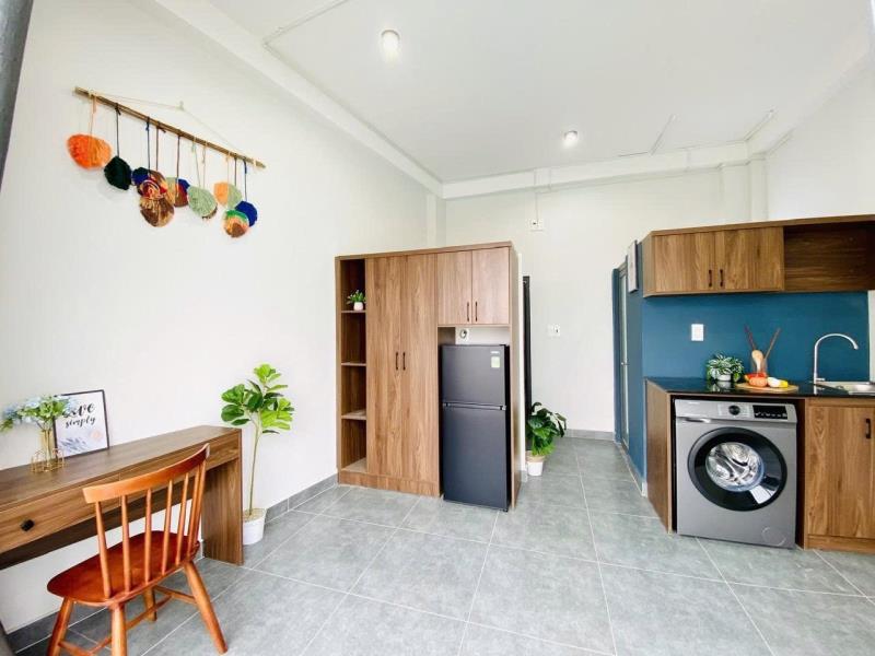 Studio 8 người ở có ban công, máy giặc riêng, tách bếp, full nội thất kế bên đại học công thương - đại học văn hiến - 4