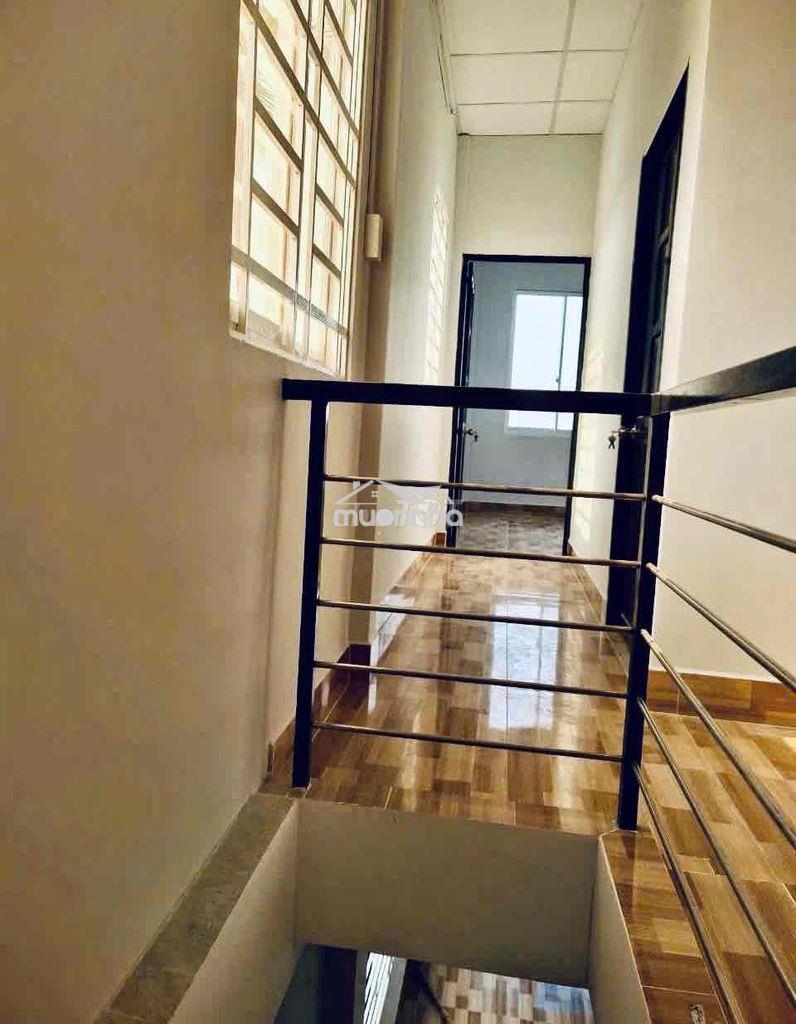 Nhà mới xinh, 1 trệt 1 lầu, sân để xe, ở tiện vc son, 2 chị em ok - 4