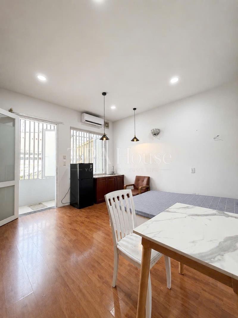 Cho thuê studio ban công máy giặt riêng gần đại học ngoại thương, giao thông vận tải đường xô viết nghệ tĩnh, bình thạnh