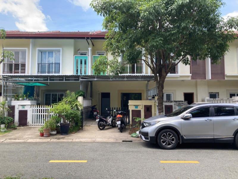 Cho thuê nhà vườn thiên đàng 1 ecolakes, giá 12tr bao phí quản lý