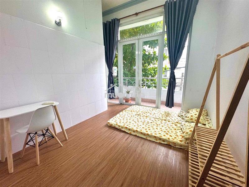 Cho thuê phòng studio, ban công, tiện lên quận 5, gần cao đẳng y dược