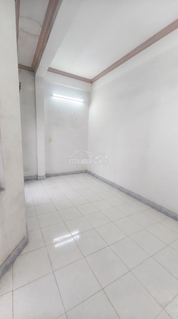 Mặt tiền kinh doanh + 2p riêng biệt - sát chợ 20m - 3
