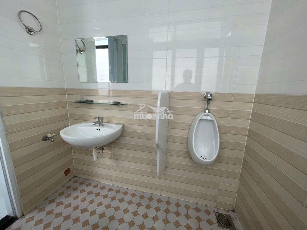 Văn phòng 80m2 vạn phúc, ngăn sẵn 2 phòng, có nội thất, hầm. chỉ 16 tr - 4