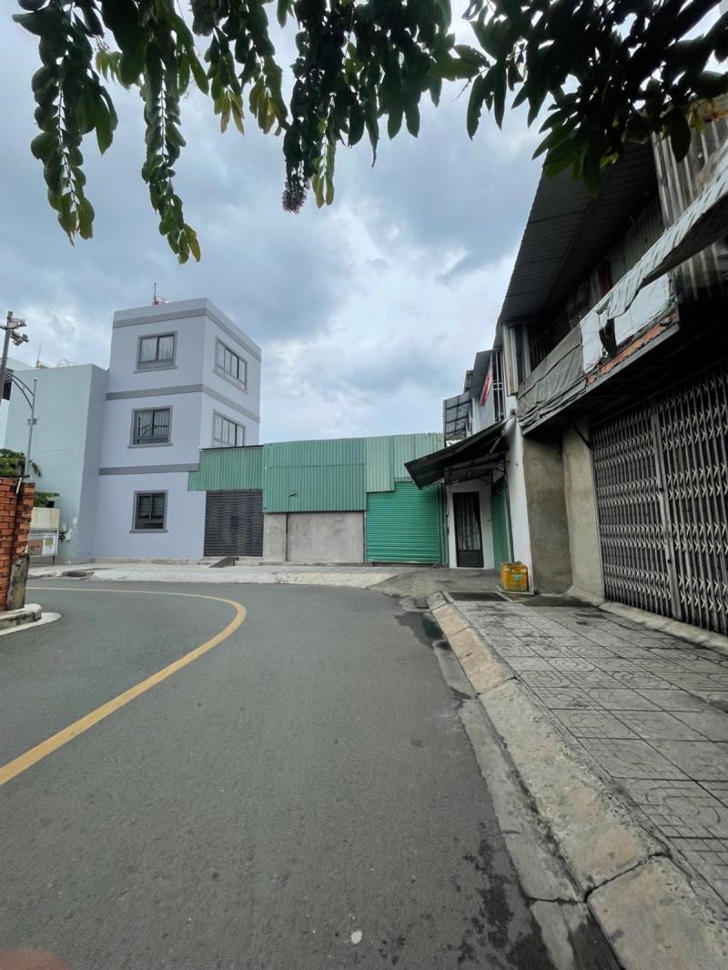 🔥 Nhà 2 mặt tiền – sát chung cư tô ký – trung mỹ tây  📐 diện tích tổng: 85m²- 7176m.61