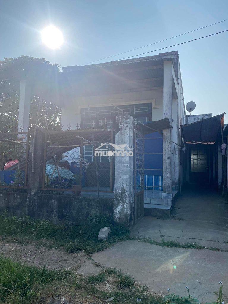 Nhà cách đá 3 chồng 1,7km
