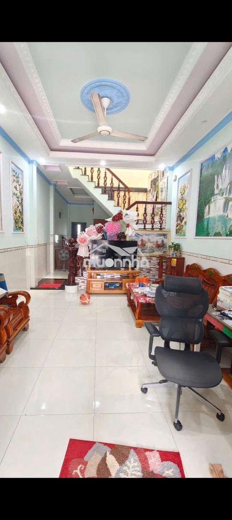 Nhà sân xe hơi, dt 5*20, trệt, 2 lầu, 3pn, 3wc, full nội thất