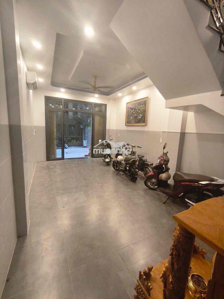 Nhà mới xây chưa ai ở gần vincom - ngã 4 thủ đức - 3lầu 4pn 5wc - 3