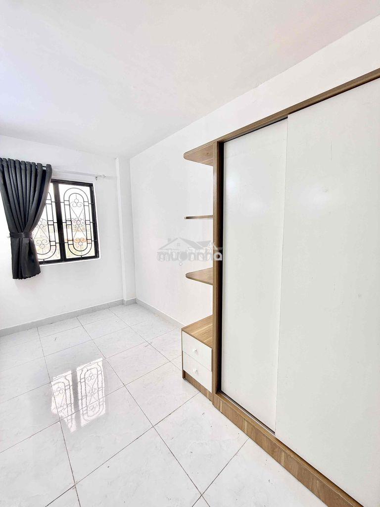 Phòng trọ mới xây cửa sổ trời view đẹp nhà mặt tiền hoàng hoa thám - 2