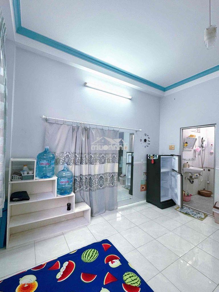 Trống 2 phòng ban công cho nữ thuê kv giáp q1 - 3