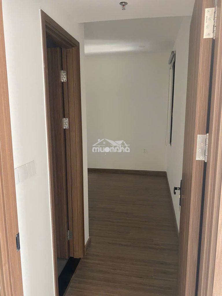 Căn hộ 2 pn2wc 63m2 lô gia rộng view sông có 2 máy lạnh tủ bếp