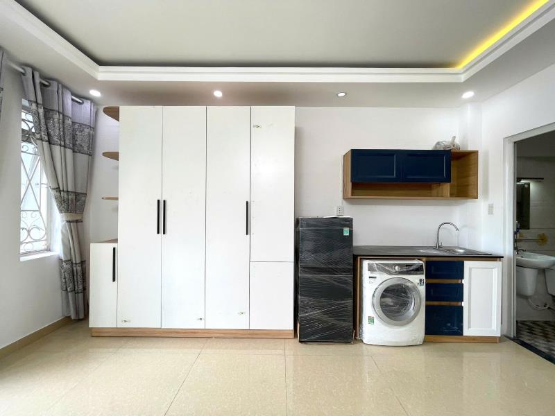 Căn hộ full nội thất - máy giặt riêng - rộng 45m2 - ban công mặt tiền đường - thuận tiện di chuyển các quận trung tâm - 4