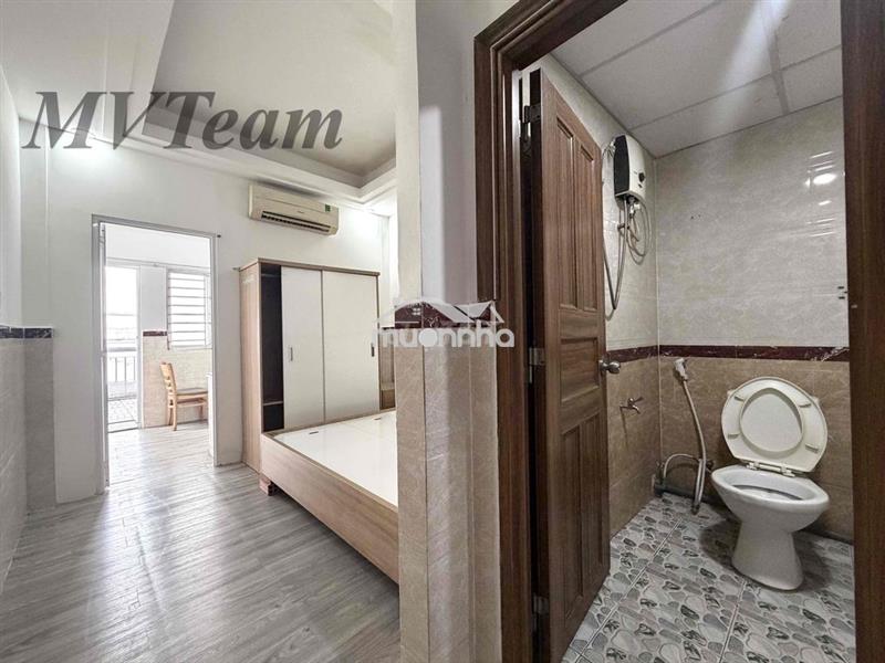 Cho thuê penhouse thang máy - mặt tiền - quận 10 - 1pn - 1pk - 1 sân
