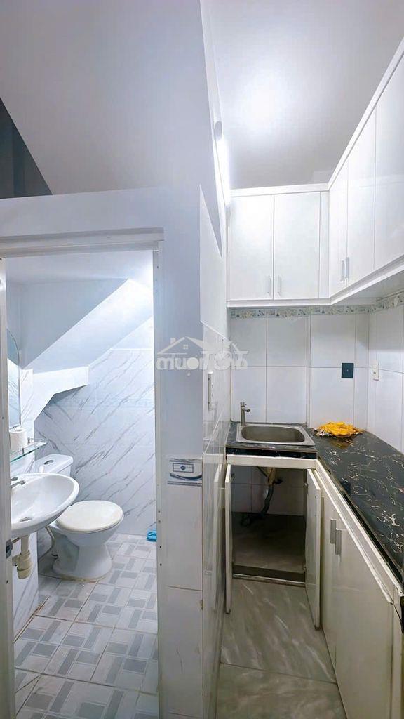 Tìm nhà nguyên căn quận 4 khoảng 11 triệu, 2 phòng ngủ - 4