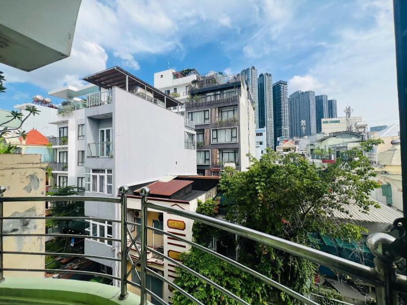 Studio full nội thất - ban công lớn - máy giặt riêng - ngay phố ẩm thực người nhật - 3