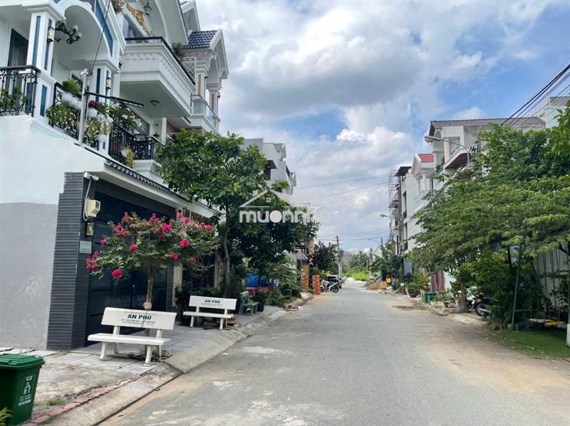 Kẹt tiền bán lô góc đường bưng ông thoàn quận 9