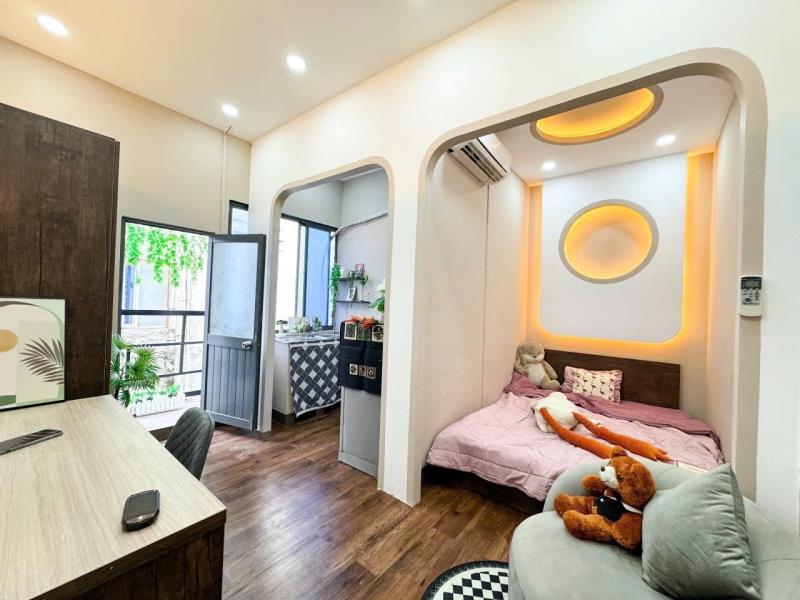 1pn - tách bếp - rộng 30m2 - full nội thất - ban công thoáng - ngay ngã tư hàng xanh 