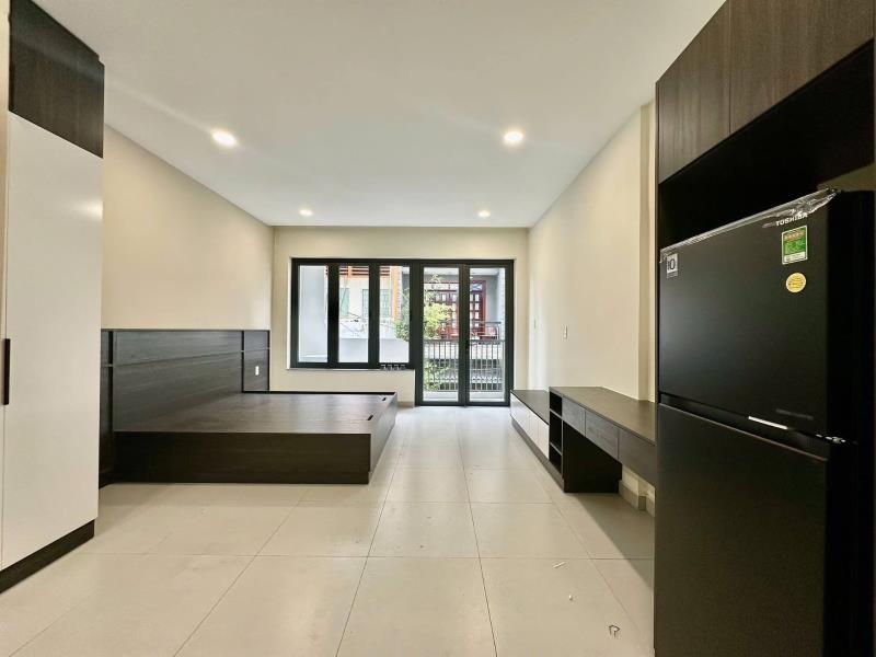 Cho thuê studio ban công 40m2 ngay ngã tư hàng xanh - trường đại học hutech - ngoại thương - ga metro tân cảng - 2