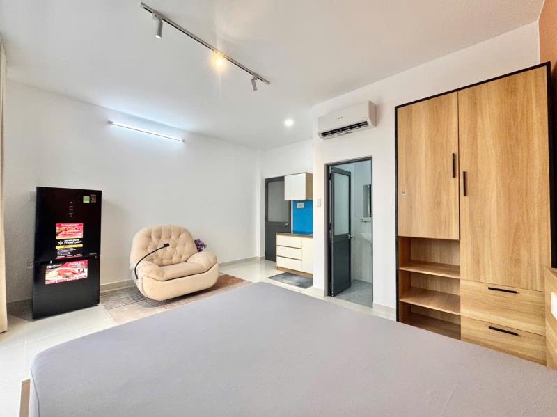  Thuê ngay  studio full nội thất - rộng 45m2 - ban công riêng - ngay chơ bà chiểu sát quận 1, an ninh cao - 2