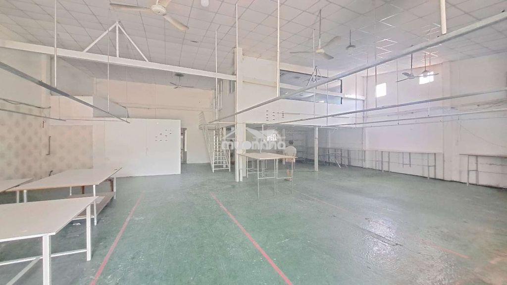 Cho thuê kho xưởng 15x25m, lửng, vp, điện ty, nền epoxy, giá 29tr - 3