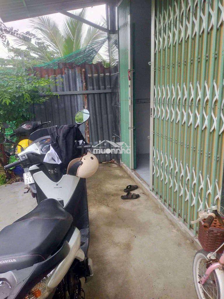 Đang cho thuê cần bán gấp nhà nhỏ ở cầu rạch tôm