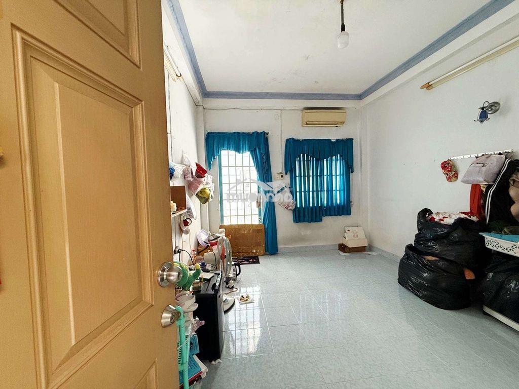 🏡Nhà đẹp gtốt với diện tích lớn 4.5m ×19m, ngay gần mặt tiền quận 3.✅️
- 4